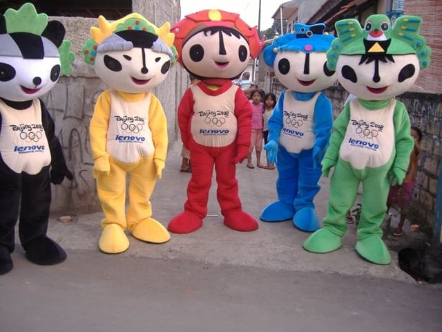 badut maskot olimpiade beijing